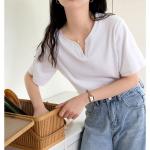 Áo thun nữ cổ xẻ cotton mềm mịn, phong cách Hàn Quốc, trẻ trung, dễ phối đồ, phù hợp đi học, đi chơi, dạo phố, tạo điểm nhấn cá tính cho outfit hàng ngày.