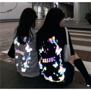 Áo thun phản quang xích bướm unisex, chất liệu cotton cao cấp, form rộng rãi, dễ phối đồ, nổi bật khi chụp flash, phù hợp giới trẻ yêu thích streetwear.