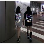 Áo thun phản quang xích bướm unisex, chất liệu cotton cao cấp, form rộng rãi, dễ phối đồ, nổi bật khi chụp flash, phù hợp giới trẻ yêu thích streetwear.