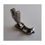 Chân vịt SP18 1/8 Left Edge, chân vịt mí sống bên trái cho máy may công nghiệp, hỗ trợ tạo đường mí cách mép khoảng 3 mm, phù hợp sản xuất hàng may mặc, thay thế chân vịt và sửa chữa máy