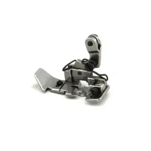 Chân vịt vắt sổ 5 chỉ Juki 121-55560 cho máy vắt sổ công nghiệp Juki, phụ tùng cơ khí chính xác độ bền cao, thiết kế rãnh chỉ chuyên dụng chống xoắn vải, phụ kiện đắc lực cho thợ may và xưởng gia công mặc