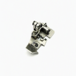 Chân vịt vắt sổ 5 ống 5 ly Pegasus 208502 chính hãng, phụ tùng máy may công nghiệp độ bền cao, thiết kế rãnh chuẩn xác chuyên dụng cho xưởng may mặc chuyên nghiệp, nâng cấp tốc độ đường chỉ mượt mà, tối ưu hóa hiệu suất vận hành nhà xưởng