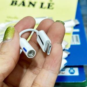 Cáp chuyển Type-C sang 3.5mm iPhone 15 Zin, dây ngắn 0.07m, hỗ trợ nghe nhạc và gọi điện, thiết kế nhỏ gọn, tiện lợi, sản xuất tại Việt Nam/Trung Quốc, mang lại âm thanh trung thực và kết nối ổn định cho người dùng iOS