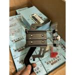 Kẹp điện thoại xe máy chống rung BG 699, lắp ráp nhanh chóng, nâng cấp nhỏ gọn, đệm cao su bảo vệ, dải silicon chống trượt tháo rời, giữ chắc smartphone, chống mài mòn, an toàn khi di chuyển, tiện lợi cho xe máy và xe đạp.