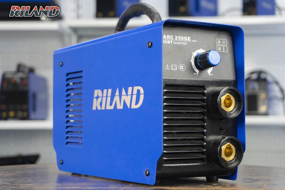 Máy Hàn Que RILAND ARC 250GE, Công Nghệ IGBT Siêu Bền, Hàn Êm, Tiết Kiệm Điện, Thiết Kế Gọn Nhẹ, Chống Dính Que, Phù Hợp Cho Thợ Cơ Khí Và Công Trình Dân Dụng