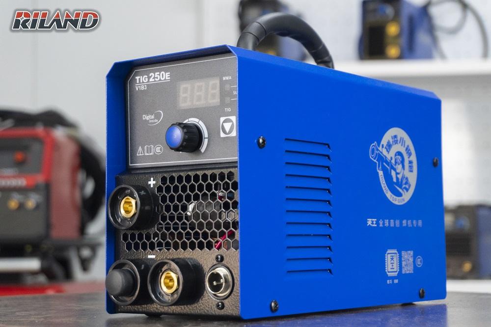 Máy hàn Riland TIG 250E, tích hợp TIG & MMA, dòng 10-180A, công nghệ RICHIP, khởi hồ quang nhanh 99 %, màn hình LED hiển thị dòng hàn chính xác, phù hợp thợ hàn gia dụng & cơ khí