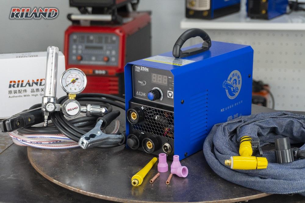 Máy hàn Riland TIG 250E, tích hợp TIG & MMA, dòng 10-180A, công nghệ RICHIP, khởi hồ quang nhanh 99 %, màn hình LED hiển thị dòng hàn chính xác, phù hợp thợ hàn gia dụng & cơ khí