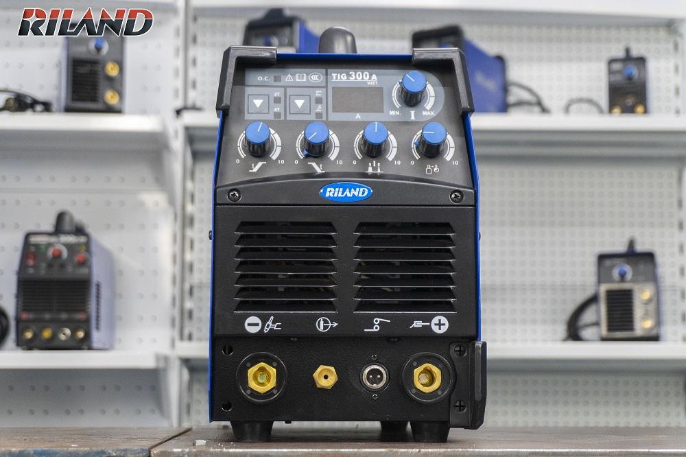 Máy hàn RILAND TIG 300A MOS inverter, 2 chế độ TIG + MMA, dòng 10-300A TIG & 20-230A que, lựa chọn 2T/4T, điều chỉnh post-gas / slope, khởi hồ quang HF nhanh, mối hàn inox & thép sắc nét