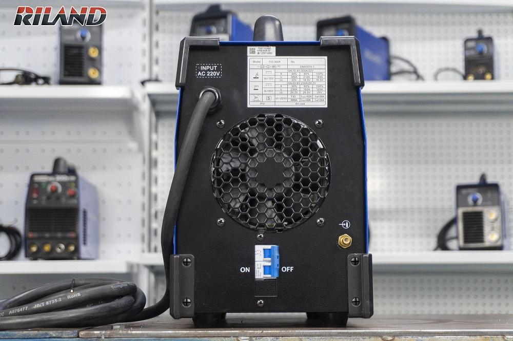 Máy hàn RILAND TIG 300A MOS inverter, 2 chế độ TIG + MMA, dòng 10-300A TIG & 20-230A que, lựa chọn 2T/4T, điều chỉnh post-gas / slope, khởi hồ quang HF nhanh, mối hàn inox & thép sắc nét