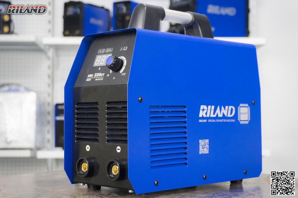 RILAND ARC 220GT, máy hàn inverter 220V, mồi que siêu nhanh, chống dính Anti-Stick, màn hình LED chính xác, phù hợp xưởng & hàn ngoài trời