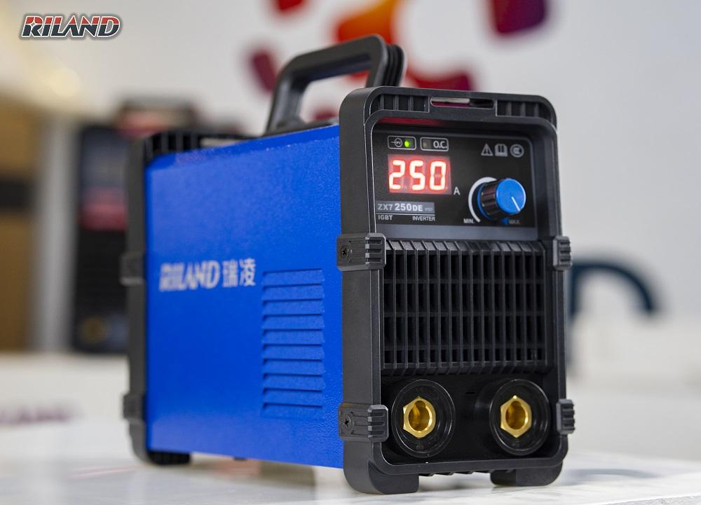 RILAND ZX7 250DE, máy hàn que điện tử, hỗ trợ que Ø4,0 mm, chip RICHP thông minh, tản nhiệt mạnh, mối hàn đẹp, tiết kiệm điện năng
