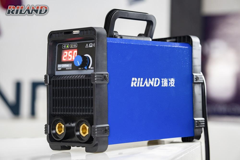 RILAND ZX7 250DE, máy hàn que điện tử, hỗ trợ que Ø4,0 mm, chip RICHP thông minh, tản nhiệt mạnh, mối hàn đẹp, tiết kiệm điện năng